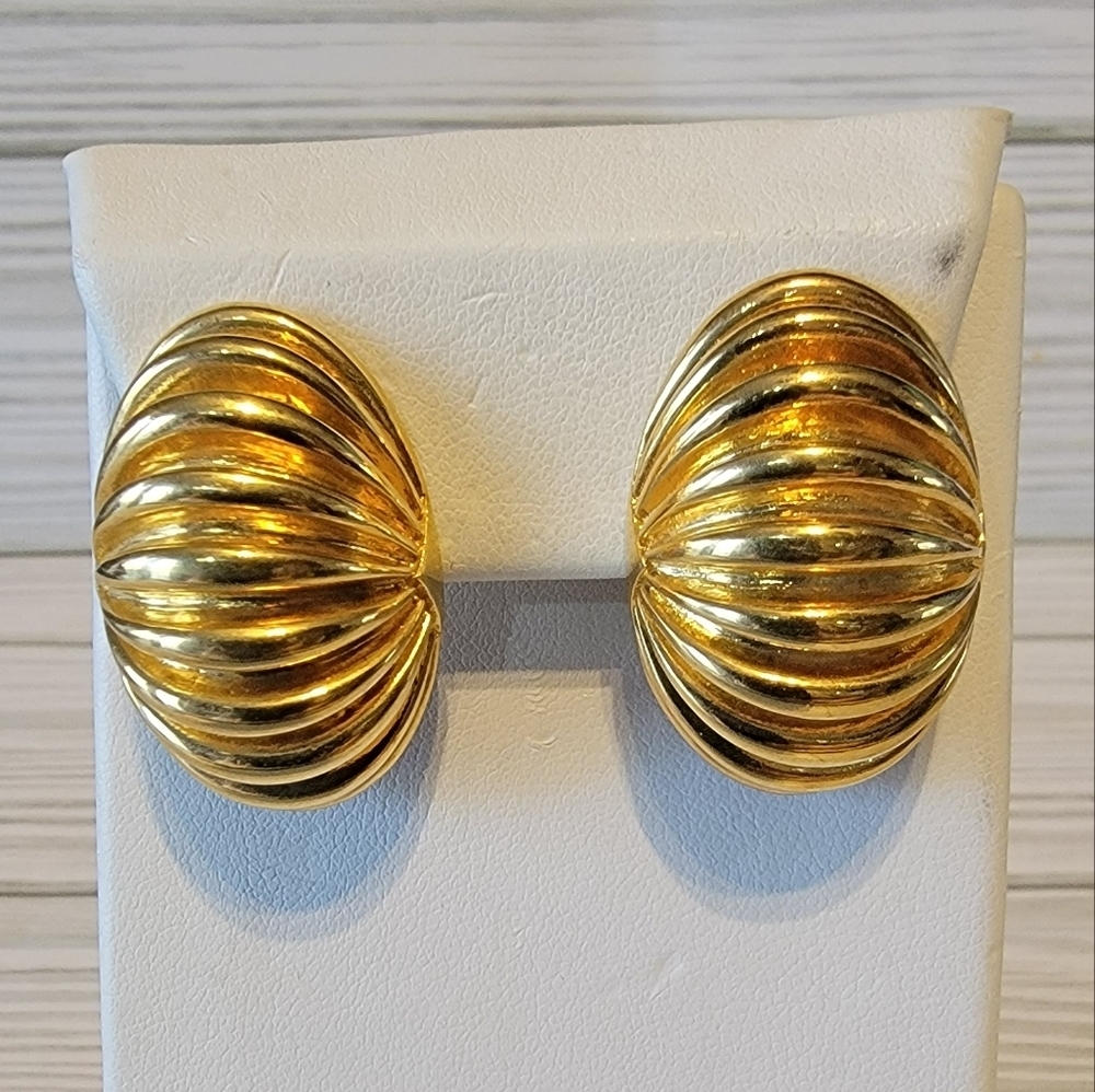 Vintage Oversized Ribbed Gold Tone Oval Statement Pierced Earrings